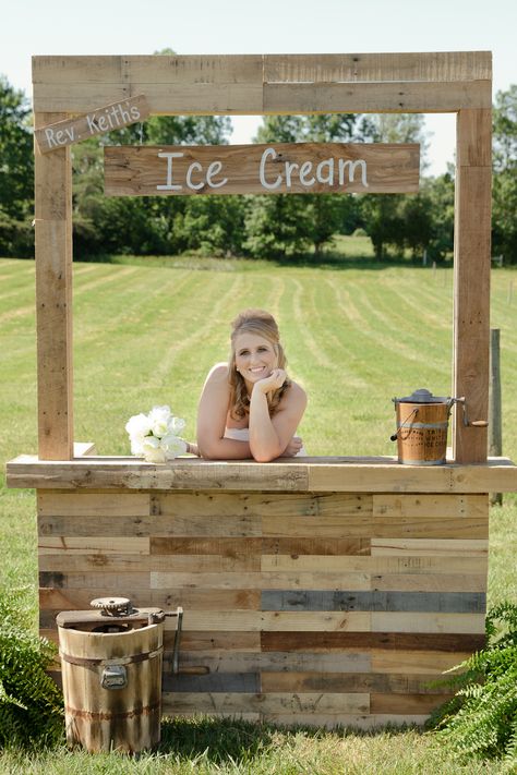 Ice cream stand built from pallets. A huge hit at the wedding! How To Make A Ice Cream Stand, Pallet Ice Cream Stand, Pallet Roadside Stand, Lemonade Stand Out Of Pallets, Pallet Cooler Stand, Outdoor Garden Bar, Kids Lemonade Stands, Picnic Party Decorations, Kids Lemonade