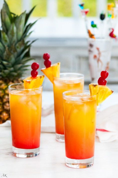 Mai Tai Cocktail Recipes, Cocktails Made With Rum, Mai Tai Recipe, Mai Tai Cocktail, Diy Hack, Fruity Cocktails, Fruity Drinks, Rum Drinks, Flavored Oils