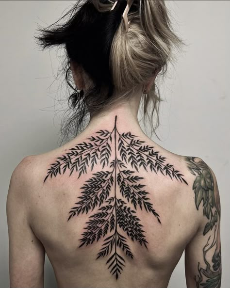 Small Nature Tattoo, Tattoo Bible, Tattoo Dream, Tatoo Styles, Upper Back Tattoos, Fern Tattoo, Tattoo Floral, Dinosaur Tattoos, Tattoos With Kids Names