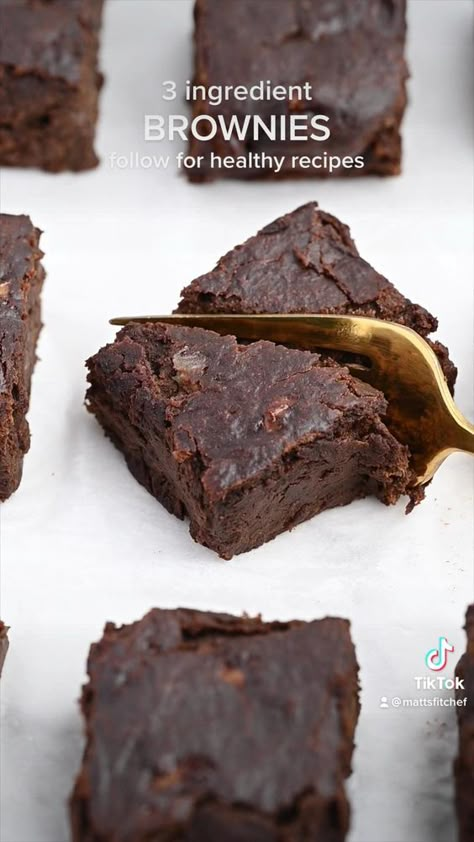 3 Ingredient Brownies, Makanan Rendah Kalori, Makanan Diet, Think Food, Healthy Sweets Recipes, Idee Pasto Sano, Easy Baking Recipes, 3 Ingredient, Healthy Sweets