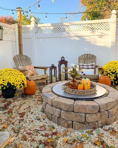 Fall Fire Pit, Build A Fire Pit, Fall Backyard, How To Build A Fire Pit, To Build A Fire, Garden Fire Pit, Landscaping Garden, Fire Pit Area, Fire Pit Designs