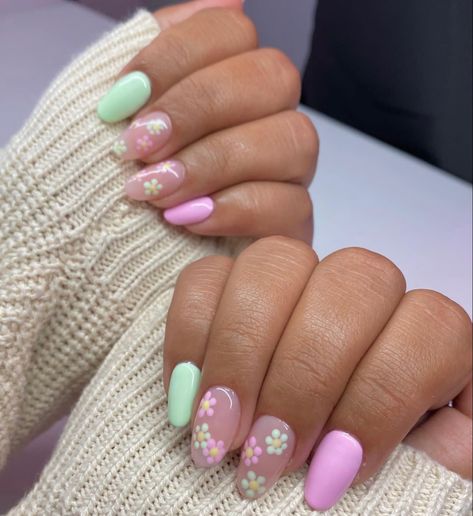 Rounded Acrylic Nails, April Nails, Easter Nail, 2023 Pink, Easter Nail Designs, Easter Nail Art, May Nails, Nails Gold, Nagel Tips