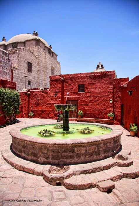 Peru. CONVENTO DE SANTA CATALINA, AREQUIPA. Peru Tourism, Santa Catalina, White City, Machu Picchu, Peru, Tourism, Places To Visit, Pool, House Styles