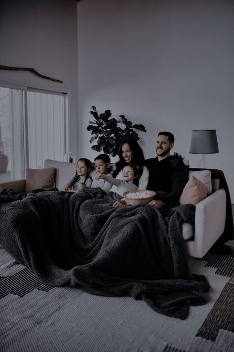 Family Of 5 Aesthetic Faceless, Family Astethic Pictures, Happy Family Vision Board Pictures, Blended Family Aesthetic, Famiglia Aesthetic, Family Of 4 Aesthetic, Family Astethic, Max Monroe, Chaotic Family