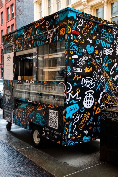 MCM branded food cart in streets of NY for limited-edition collection promotion Kombi Food Truck, Mcm Brand, Gerobak Dorong, Food Stall Design, Small Restaurant Design, Pop Up Cafe, Coffee Trailer, Food Truck Festival, Meal Train Recipes