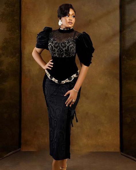 Asoebi Styles Lace Classy, Lace Styles Nigerian, Asoebi Styles Lace, Lace Asoebi, Lace Asoebi Styles, Asoebi Styles, Lace Styles, Lace Outfit, Ankara Dress