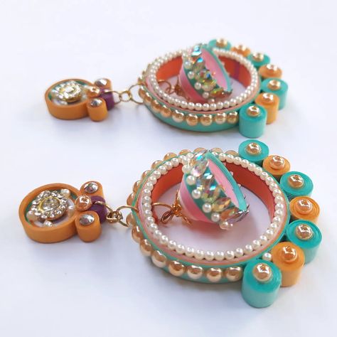 Paper Quilling Earrings | Traditional outfit . 🔗buying link in my bio 👆 . ✅️DM for details and order 📩 ✅️Lightweight and Comfortable | Best quality ✅️Affordable and budget friendly return gift option ✅️Best Return gifts ideas for your wedding guests . #handcraftedjewelry #paperquillingart #dreamartist #specialforweddingseason #specialgift #marriagegiftideas #marriagegift Quilling Art Earrings, Quilling Earrings Jhumkas, Diy Quilling Earrings, Paper Quilling Earrings, Quilled Earrings, Diy Jewellery Designs, Paper Quilling Jewelry, Paper Quilling Patterns, Quilling Earrings