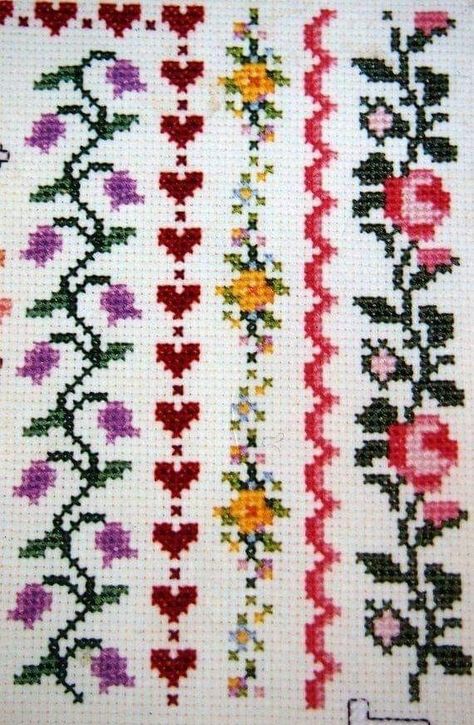 Cross Stitch Boarders, Unique Cross Stitch, Cross Stitch Border Pattern, Vintage Cross Stitch Pattern, Vintage Cross Stitch, Cross Stitch Books, Pola Kristik, Cross Stitch Bookmarks, Cross Stitch Patterns Flowers