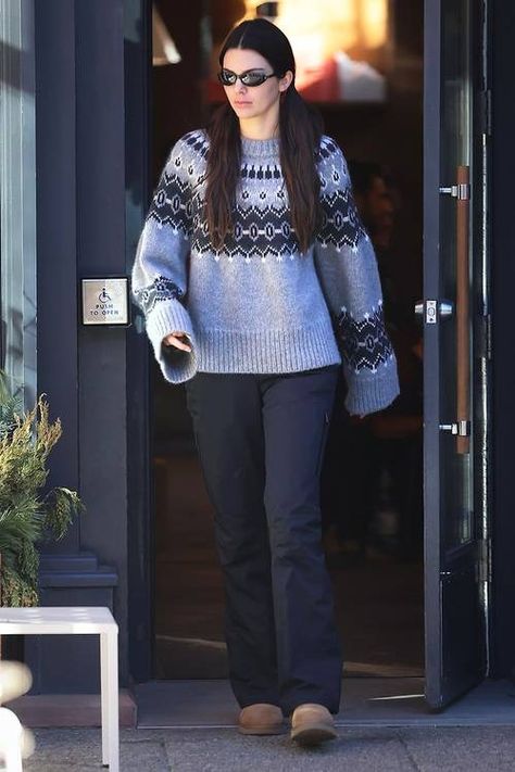 Kendall Jenner and Hailey Bieber Wore Fair Isle Sweaters | Who What Wear Kendall Jenner Aspen Outfits, Kendall Jenner Winter Outfits, Kendall Outfits, Kendall Jenner Looks, Stile Kylie Jenner, Stile Kendall Jenner, Kendall Jenner Street Style, Stile Boho Chic, Kendall Style