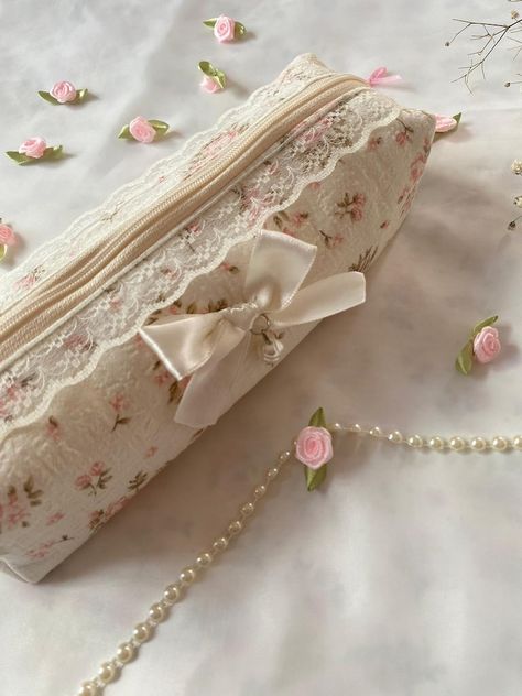 Coquette Pen Case, Floral Pencil Pouch, Aesthetic Pencil Pouch, Christmas Gift Ideas - Etsy Turkey Cute Bag For School, Coquette Pencil Case, Aesthetic Pencil Cases, Pen Case Aesthetic, Coquette School Supplies, Christmas Sewing Gifts, Aesthetic Pencil Pouch, Pencil Pouch Aesthetic, Pencil Case Ideas