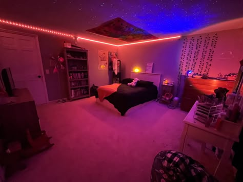 Latina Room Aesthetic, Latina Room, Graffiti Room, Butterfly Room Decor, Cute Room Inspo, Dream Room Ideas, Hypebeast Room, Nice Rooms, Neon Bedroom