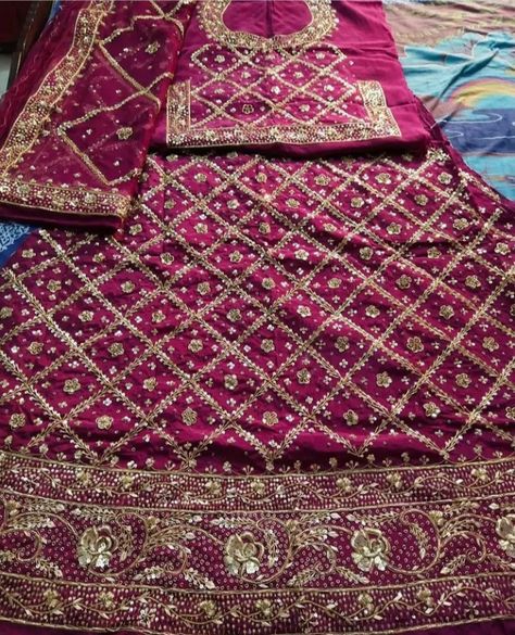 Grape Colour Combination Dress, Rajputi Engagement Look, Rajputi Pose, Darbari Choli, Gauri Pujan, Duppattas Designs Ideas, Rajasthani Poshak, Rajasthani Bride, Jay Mataji