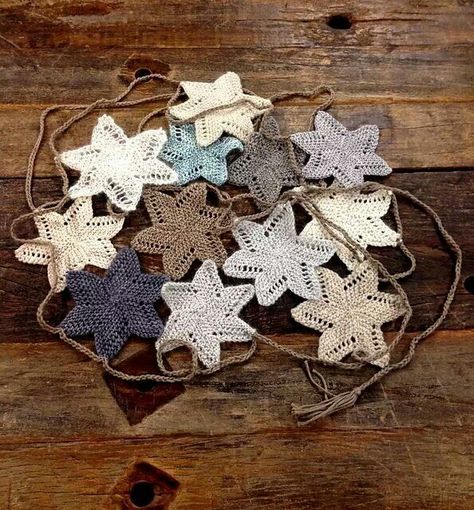 Crochet Bunting, Holiday Garland, Crochet Garland, Holiday Garlands, Luxury Holiday, Crochet Stars, Christmas Knitting, Yarn Crafts, Christmas Crochet