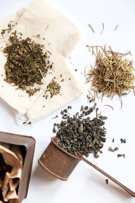 Make Your Own Tea Blends, Herbal Tea Photography, Make Your Own Tea, Tee Kunst, Tea Journal, Health Benefits Of Tea, Photography Tea, Tea Photo, Herbal Tea Garden