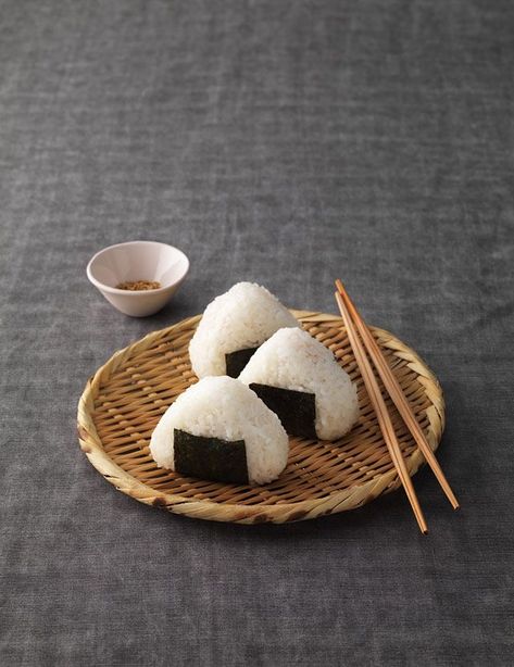 Japanese Onigiri Aesthetic, Onigiri Photography, Aesthetic Onigiri, Onigiri Design, Onigiri Aesthetic, Japanese Onigiri, Japanese Food Photography, Amazing Food Photography, K Food