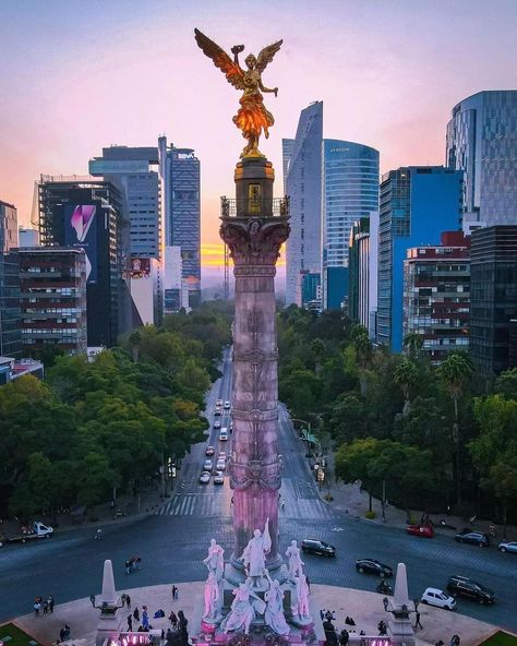 Mexico City Landscape, Pictures Of Mexico, Mexico City Skyline, Mexico Wallpaper, City Branding, Guatemala City, Mexican Flag, Mexico Culture, Mexican American