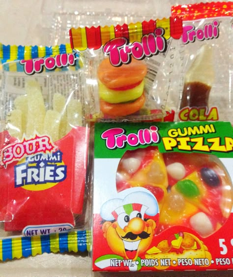 Gummy Burgers, Candy Drawer, Food Nostalgia, Fries Burger, Imprimibles Paw Patrol, Bus Advertising, Candy Aesthetic, Birthday Party Goodie Bags, Party Goodie Bags