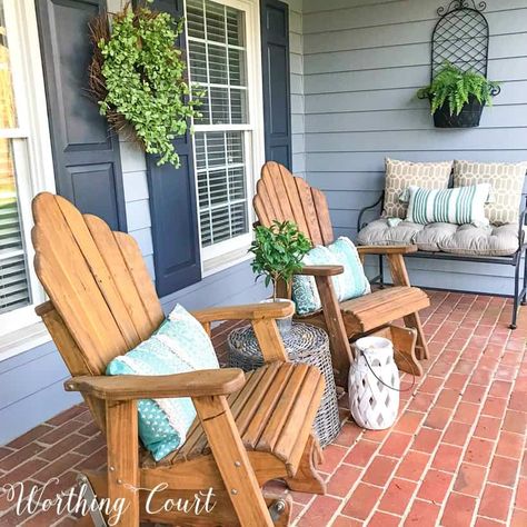 Adirondack Chairs Porch, Strawberry Butterfly, Porch Styling, Muskoka Chairs, Decking Garden, Yard Ideas Diy, Front Porch Decorating Ideas, Front Porch Planters, Porch Styles