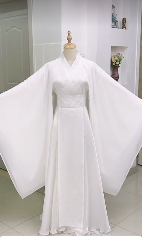 White Japanese Dress, Wedding Hanfu Chinese, White Royal Outfit, White Kimono Traditional, Chinese Dress Anime, Hanfu White, Chinese Princess Dress, Chinese Fancy Dress, Traditional Asian Dress