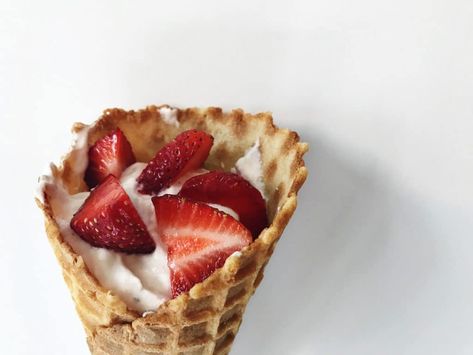 Strawberry Greek Yogurt Waffle Cone Parfaits - The Chirping Moms Greek Yogurt Waffles, Strawberry Greek Yogurt, Fresh Strawberry Muffins, Strawberry Lemon Cake, Strawberry Chicken Salad, Cut Strawberries, Strawberry Waffles, Strawberry Muffins, Juicy Juice