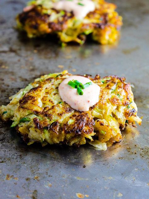 Kohlrabi Fritters, Green Nutrition, Kohlrabi Recipes, Daniel Plan, Sriracha Mayo, Csa Recipes, Green Meals, Zucchini Fritters, Zucchini Recipes