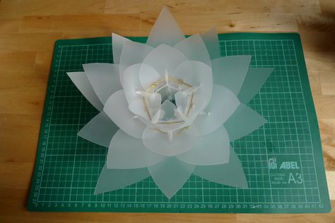 Paper Lights, Diy Lamps, Useful Projects, Lotus Lamp, Hello People, Artichoke Lamp, Geometric Shapes Art, Flower Lamp, Diy Lamp Shade