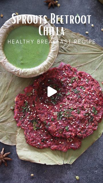 Green Sprouts Recipe, Chilla Recipe Easy, Beetroot Chilla, Sprouts Chilla, Beetroot Breakfast, Easy Breakfast Ideas Indian, Sprouts Recipes Indian, Besan Chilla Recipe, Beetroot Puree