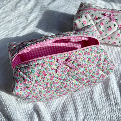 New goodies available 🌷🍒💗💐🎀 Quilted Makeup Bag, Floral Makeup Bag, Floral Makeup, Sewing Machine Projects, Box Pouch, Tote Bags Sewing, Quilted Wallet, Makeup Items, Makeup Bags