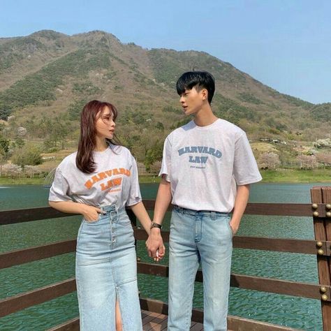 Color Coordinated Outfits For Couples, Couple Outfits Matching Casual, Matching Outfits For Couples Casual, Matchy Outfit Couple, Couple Outfits Korean, Couple Goal Outfits, Korean Couple Outfits, Prenup Outfit, Couple Ootd