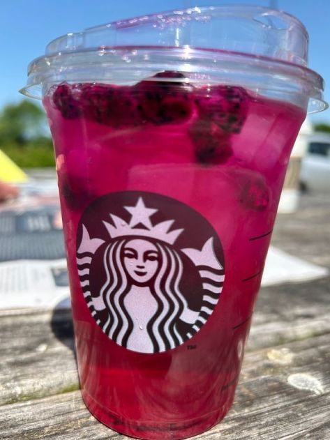 Dragon Fruit Refresher Starbucks, Dragon Fruit Refresher, Refresher Starbucks, Dragon Fruit Lemonade, Green Tea Lemonade, Acai Fruit, Sugar Body Scrub, Dragon Fruit, Raw Vegan