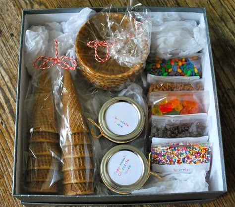 DIY Gift Basket Ideas  - Ice Cream Sundae Hamper - Click pic for 25 DIY Christmas Gift Ideas Baskets Ideas, Diy Ice Cream, Cadeau Diy, Crafty Gifts, Ice Cream Sundae, Homemade Christmas Gifts, Homemade Christmas, Food Gifts, Homemade Gifts