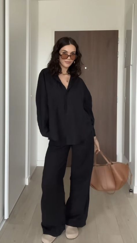 Modest Casual Fall Outfits, Oversized Shirt Winter Outfit, Formal Work Dinner Outfit, Office Gen Z Outfit, All Black Summer Work Outfits, Black Work Outfits Women Casual, Muji Outfit Style Women, Black Dress Pant Outfit, Black T Shirt Outfit Aesthetic