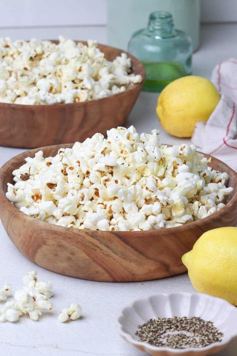 Lemon Popcorn Recipe (with Pepper!) Lemon Popcorn, Stovetop Popcorn, Popcorn Recipe, Butter Popcorn, Microwave Popcorn, Flavored Popcorn, Gourmet Popcorn, Gourmet Treats, Caramel Corn