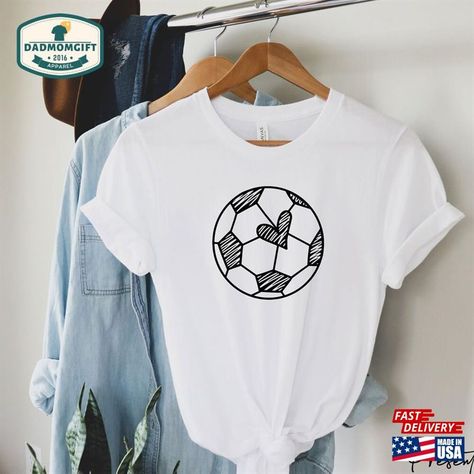 Soccer Tshirt Designs, Soccer Shirts Designs, Soccer Heart, Soccer Ball Svg, Coach Outfits, Sports Parent, Sublimacion Ideas, Sports Mom Shirts, Soccer Mom Shirt