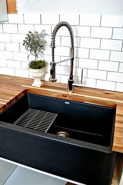 Farmhouse sink. Butcher block countertop. Black cabinets. Black Farmhouse Sink, Country House Kitchen, Design Interior Modern, Koti Diy, Kitchen Ikea, Cabinet Black, Design Blogs, 아파트 인테리어, Farmhouse Sink Kitchen