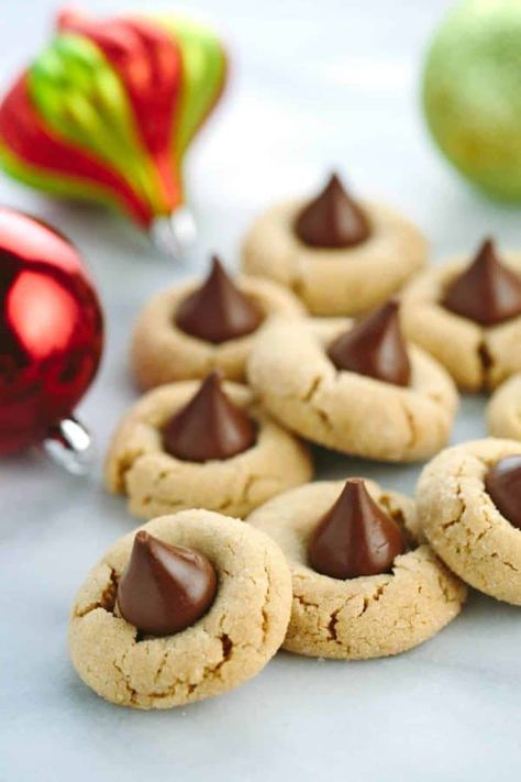 Butter Drop Cookies, Peanut Butter Kiss Cookies Recipe, Creamy Peanut Butter Cookies, Kiss Cookie Recipe, Peanut Butter Blossoms Recipe, Peanut Butter Kiss, Peanut Butter Kiss Cookies, Best Christmas Cookie Recipe, Pane Dolce