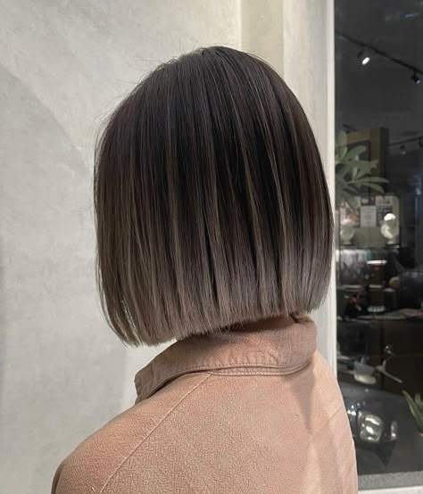 Choppy Blonde Bob, Short Hair Transformation, Hair Style Girl, Silver Pixie, Straight Hair Styles, Subtle Layers, Blonde Hair Transformations, Jessica Lee, Hair Color Underneath