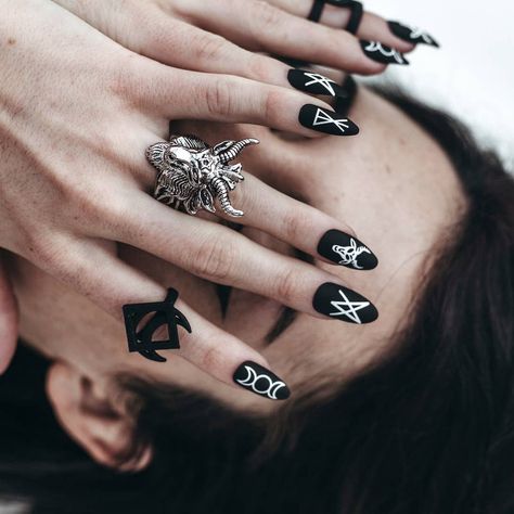 The Bad Witch Nailz is witchy AF. They're a matte black, almond shape with rune designs on each claw. 24 nails are included - a full range of sizes. Nail glue and a nail file is included with all Nailz Stiletto Press On Nails, Short Stiletto, Black Stiletto Nails, Witch Nails, Nail Vinyls, Nail Stencils, Bad Witch, Wig Party, Edgy Nails