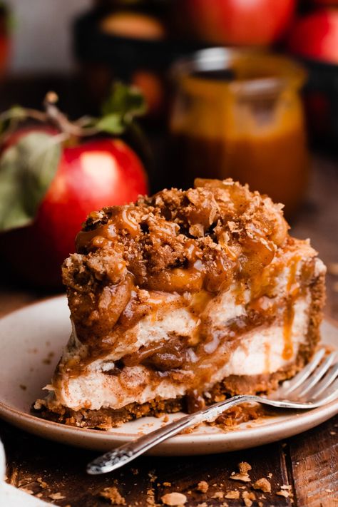 Blue Bowl Apple Pie Cheesecake, Salted Caramel Apple Pie Cheesecake, Salted Caramel Apple Cheesecake, Blue Bowl Recipes, Christmas Apple Pie, Best Thanksgiving Desserts, Thanksgiving Cheesecake, Caramel Apple Desserts, Apple Pie Cheesecake