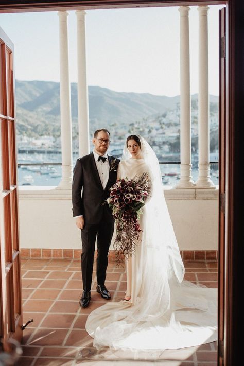 Old Hollywood inspired Catalina Island wedding with a ceremony in a 1920s theater Wedding Old Hollywood, Casino Wedding, Old Hollywood Wedding, Mariachi Band, Great Gatsby Wedding, Engagement Stories, Hollywood Wedding, Wedding Help, Weddings By Color