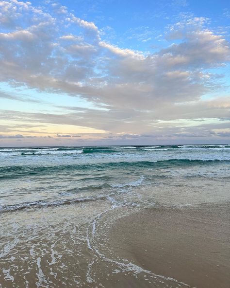 Australian Beach Aesthetic, Australian Adventures, Australia Life, Australia Aesthetic, Australian Road Trip, City Life Photography, Burleigh Heads, English Summer, Australian Beach