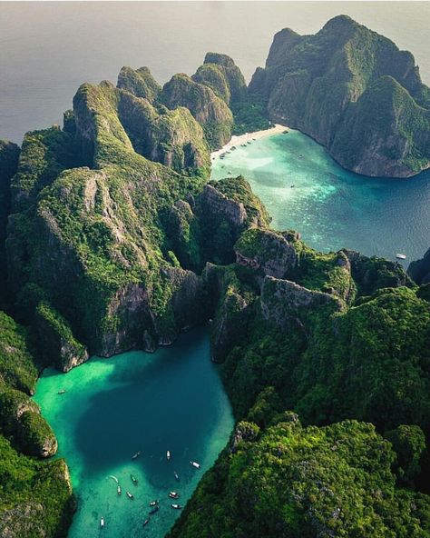 Phi Phi Islands, Couple Travel, Phi Phi Island, Halong Bay, Phuket Thailand, Elba, Travel Goals, Beautiful Places To Visit, Beautiful Islands