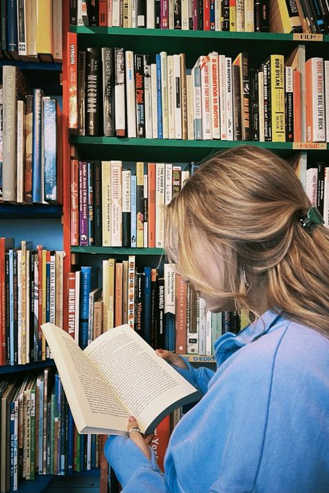 Mady Core, Bookstore Photos, Professor Aesthetic, Book Girlies, Bookstore Aesthetic, Library Girl, Lemonade Stands, Bookstagram Ideas, Reader Girl