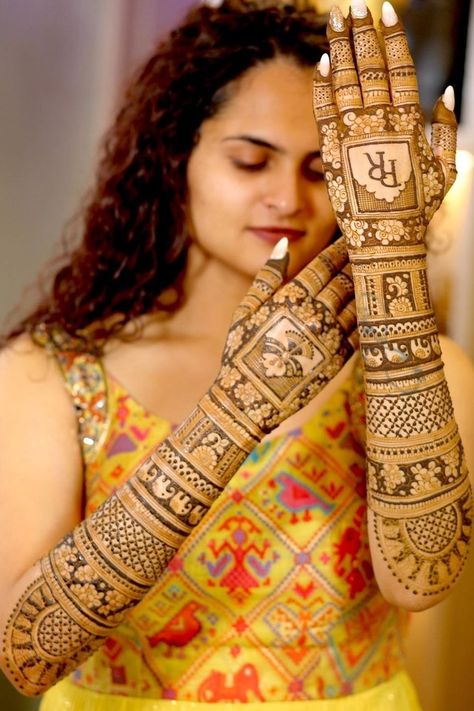 Bridal Mehendi Designs Wedding 2024, Bridal Simple Mehndi Designs, Bridal Mehendi Designs Wedding, Latest Mehndi Designs Wedding, Bridal Mehandi, New Bridal Mehndi Designs, Mehndi Designs Bridal Hands, Bridal Mehendi Designs Hands, Engagement Mehndi Designs