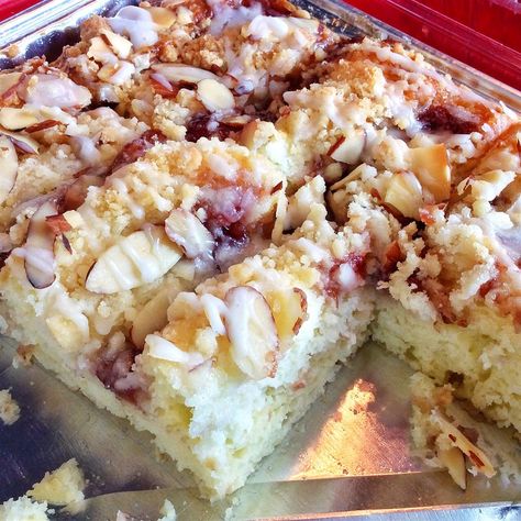 Apricot Danish Coffee Cake Danish Coffee Cake, Apricot Danish, Danish Recipe, Sour Cream Coffee Cake, Breakfast And Brunch, Best Cake Recipes, Coffee Cake Recipes, A Piece Of Cake, White Cake Mixes