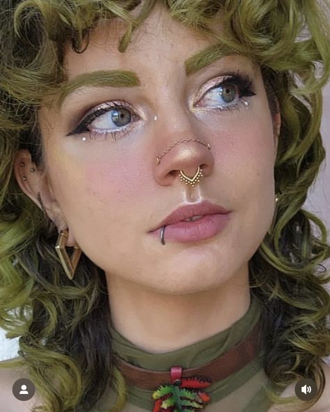 Septum Piercing Inspiration, Nose Chain And Septum, Double Nostril Piercing With Septum, Double Nostril Piercing Chain, Nose Piercing Both Sides And Septum, Paired Nostril Piercing, High Nostril Piercing Double, Two Nostril Piercing, Double Nostril And Septum Piercing