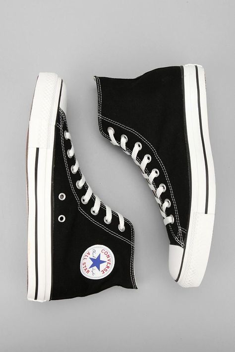 The black converse Zapatillas All Star, Converse Original, Colored Converse, Stay Rad, Black High Top Converse, Converse Outfits, Star Converse, Image Swag, All Stars Converse