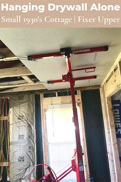 drywall hoist used to hang drywall on ceiling Hanging Drywall, Fixer Upper House, Construction Zone, Diy Hanging, Diy Installation, Screw It, Drywall, Fixer Upper, Home Renovation