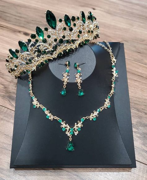 Emerald Quince Crown, Emerald Green And Gold Quinceanera Theme Dresses, Dark Emerald Green Quince Dress, Crowns Emerald, Emerald Green Sweet 16 Dress, Emerald Green Quince Ideas, Quinceanera Dresses Emerald Green, Emerald Green Sweet 16, Emerald Green Quince Dress