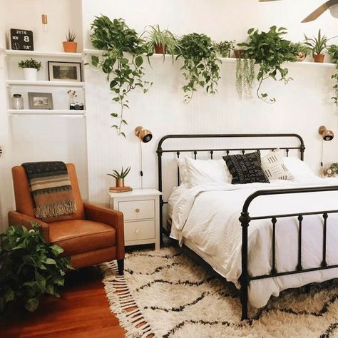 Teenage Room Decor, House Aesthetic, Bedrooms Ideas, Apartment Bedroom Decor, Dekorasi Kamar Tidur, Aesthetic Board, Bedroom Plants, Master Bed, Farmhouse Bedroom